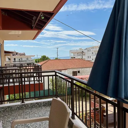 Athina Gia Апартаменты Сарти